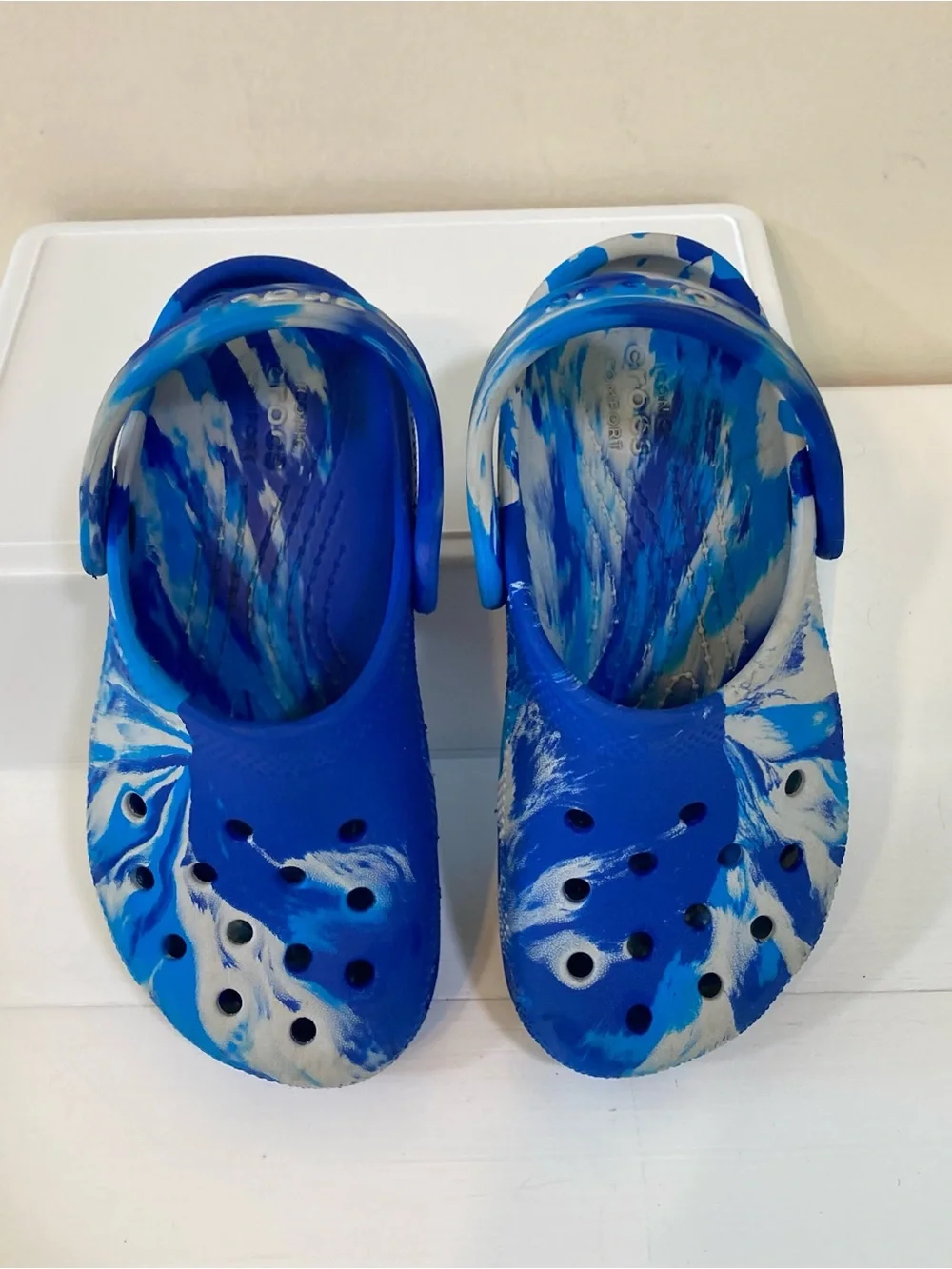 CROCS classic marbled